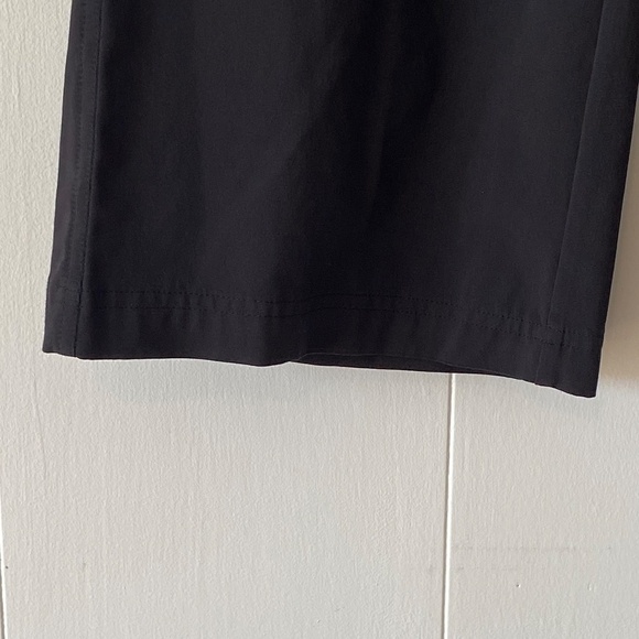 Woman's Eddie Bauer Polyester/Spandex lightweight capris size M - Picture 4 of 8